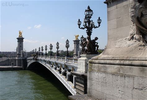 アレクサンドル3世橋、そしてパリの空に浮かぶ鯉のぼり